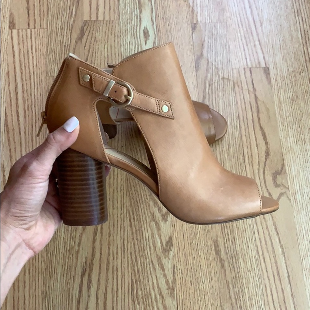 NEVER BEEN WORN Sole Society Cognac Booties